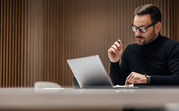 <span class="text-primary">X</span>-CHAIRS